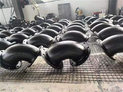 Brida doble de hierro dúctil con curvatura de 90 grados